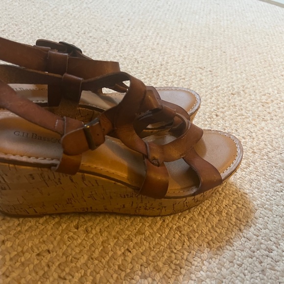 Bass wedge sandals - size 8. - Picture 2 of 3